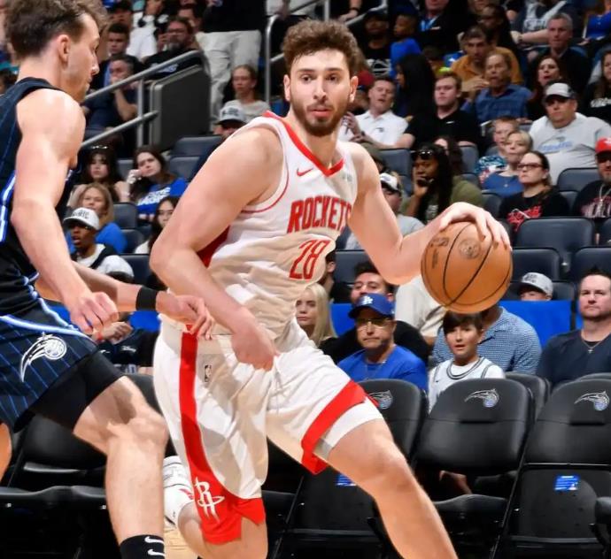 特朗普获“国际足联和平奖”，笑得合不拢嘴，称：“这无疑是我人生中至高的荣誉之一”（特朗普获颁“国际足联和平奖”，笑逐颜开：称此为其人生至高荣誉之一）