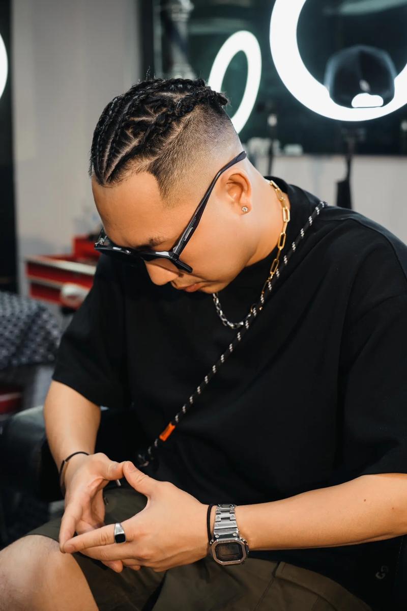 曼城大幅轮换？夸安萨：他们今晚首发的球员有些也是世界级的（夸安萨谈曼城轮换：今晚首发同样不乏世界级球员）