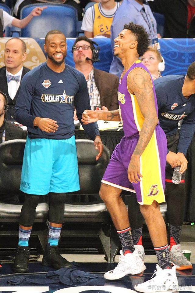 好人好事，河南球迷在苏州火车站救助突发疾病的大妈（苏州火车站突发疾病 大妈获河南球迷及时救助）