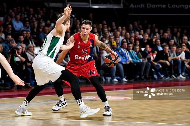 篮球湖人球员关键三分命中率高（湖人球员关键时刻三分命中率出众）