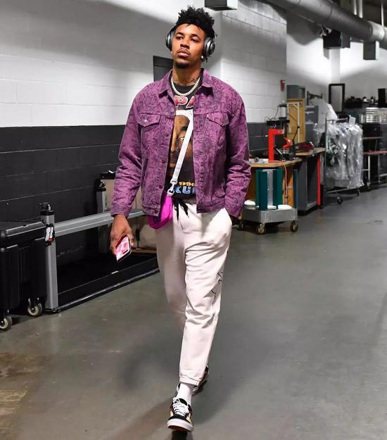 欧冠淘汰赛前瞻：曼联对阵巴黎,（欧冠淘汰赛焦点战：曼联迎战巴黎）